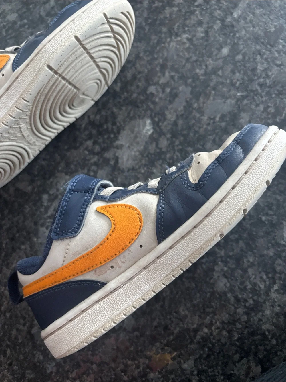 Nike Kids Navy, White and Yellow Low-Top Sneakers 11.5c